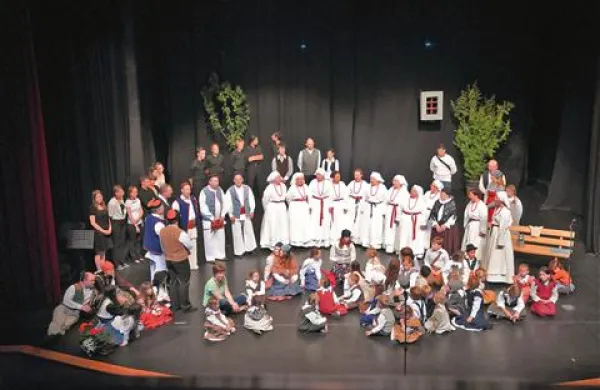 V KD Borjač povezuje ljubezen do folklore in narodne dediščine prav  vse generacije. Zato so člani društva znova pripravili bogat in pester  večer.