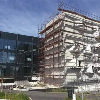 Do uporabnega dovoljenja za prvi stolpič univerzo loči še šest milijonov evrov