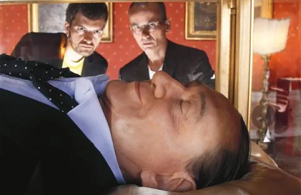 “Mrtvi Berlusconi” je na ogled v rimski palači Ferrajoli