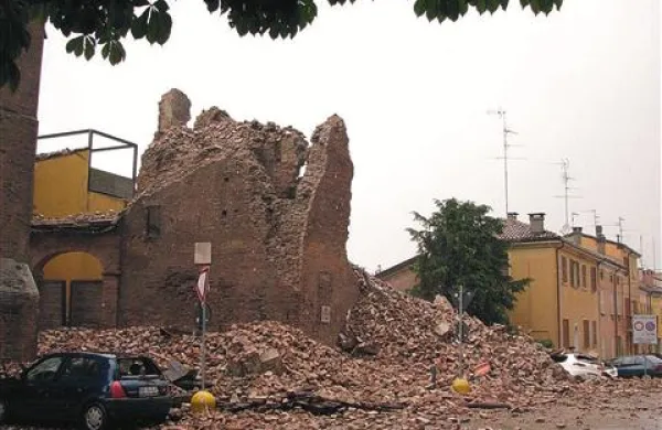 Sever Italije je okrog 9. ure prizadel potres. Tudi kraje, ki jih je prizadel potres že pred nekaj dnevi.