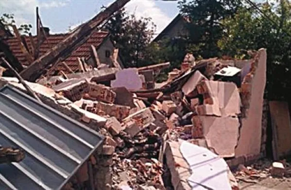 Študent tretjega letnika banjaluške Fakultete za arhitekturo in gradbeništvo Miloš Simić je zrušil hišo svojih staršev