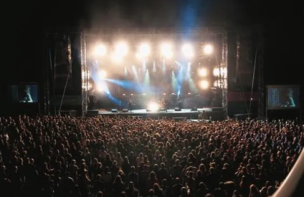 Metalcamp v Tolmin prihaja v neugodnem  avgustovskem terminu, ko so nočitvene zmogljivosti že sicer zasedene 