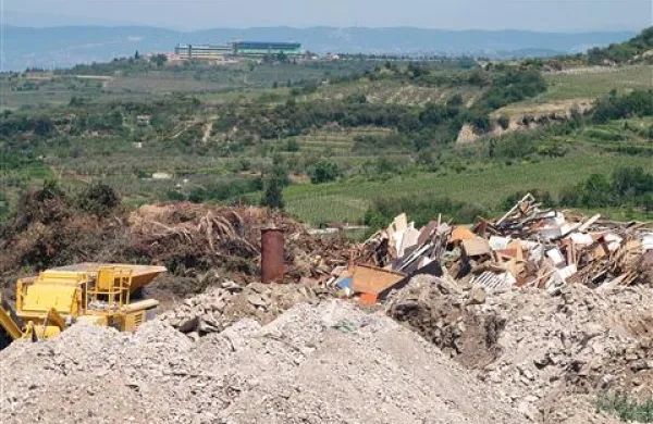 Ali  bo del smeti iz piranske oziroma  koprske občine  končal na  izolski komunalni deponiji?