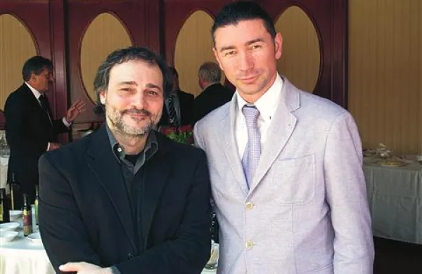 Marco Oreggia (levo), avtor vodiča Flos Olei in Denis Ivošević, direktor Turistične skupnosti Istre