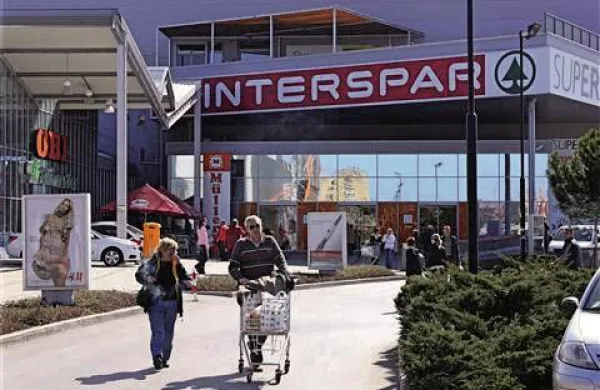 Hrvati ustvarijo nezanemarljiv delež prihodka v koprskih nakupovalnih centrih