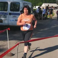 Vztrajnost se obrestuje: veteranka Simona Molk prihaja na cilj krajše proge