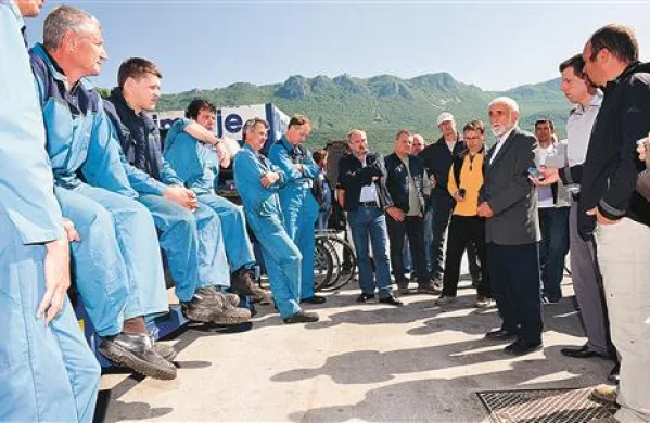 Župan Marjan Poljšak med stavkajočimi  delavci Primorja na drugi dan stavke  