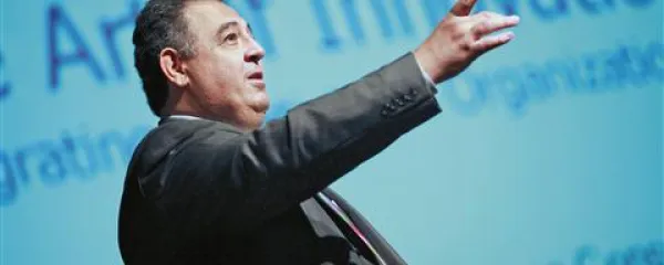 Dimis Michaelides: “Inovativna organizacija se mora spreminjati. To pomeni, da spreminja strukturo, šefe, ekipe, in to kar pogosto. Pri tem se posamezniki ves čas učijo.” 