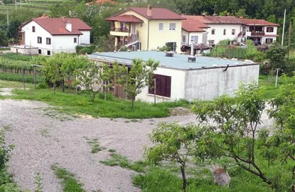 Kmalu naj bi na novo urejali porušeni del hiše v Šempasu 