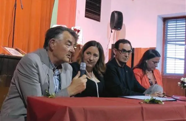 Avtor knjige Peter Zorn, so-urednica in moderatorka večera Vesna Humar, založnik Štefan Krapše in urednica knjige Jasna Humar