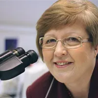Jadranka Vrh Jermančič: “V skupini, kjer imajo tudi drugi podobne izkušnje,   se negativna čustva hitreje razrešujejo, oblikujejo se nove vrednote.” 