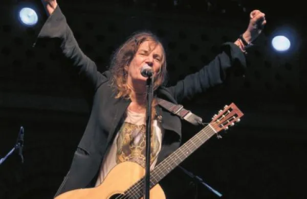 Danes izide najnovejši, enajsti studijski album botrice punka in vizualne umetnice Patti Smith z naslovom Banga