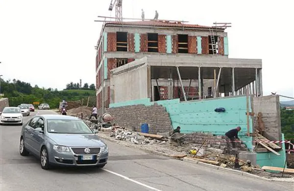 Prihodnjo pomlad bodo turisti v Brdih lahko prenočevali še v prvem hotelu v Šmartnem