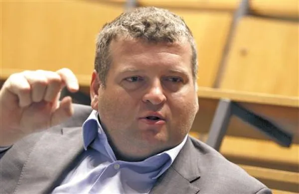Tomaž Lovše je zagotovil, da bo zadnji obrok najuspešnejši slovenski alpski smučarki Tini Maze izplačal, ne glede na to, da ni več predsednik zveze