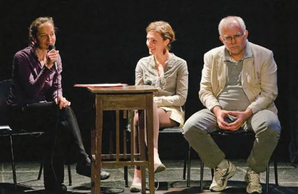Slovenskim bralcem so knjigo predstavili (od leve) Tatjana Jamnik, Karolina Bucko Kustec in  Iztok Osojnik