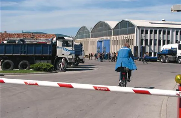 Če bo treba, bodo delavci nenadzorovano odtujevanje mehanizacije zaščitili tudi s stavkovnimi stražami