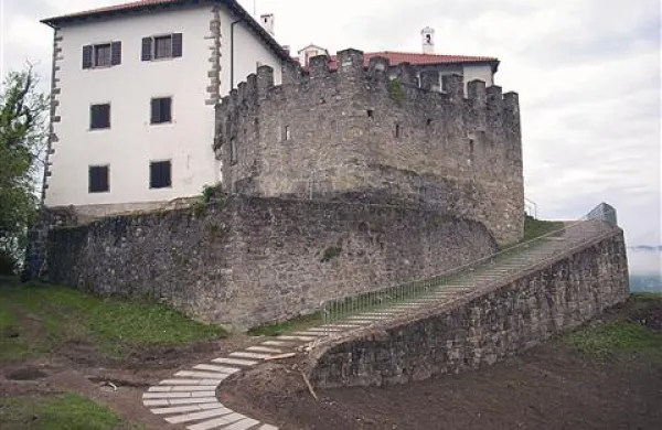 Za najem premskega gradu za poroko bo treba odšteti od sto do tisoč evrov 