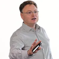 Dr. Jožko Peterlin, predsednik Združenja poslovnih finančnikov Slovenije, bo na konferenci govoril tudi o tem, kdaj je investicija pametna  in kje  postaviti meje zadolževanju
