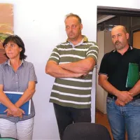 Irena Vrhovnik, Bruno Peroša in Egidio Markežič (z leve) zahtevajo odstop direktorja