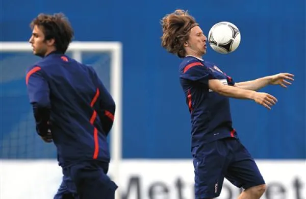 Nekdanja hrvaška naveza Tottenhama: Niko Kranjčar (levo) se je preselil v Dinamo Kijev, Luko Modrića pa snubi Manchester United