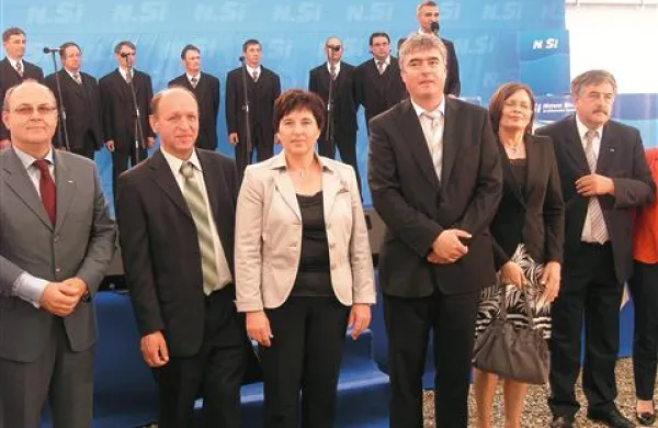 Na taboru NSi v Ormožu je predsednica stranke Ljudmila Novak napovedala, da NSi ne bo podprla spremembe ustave na področju referendumske zakonodaje  