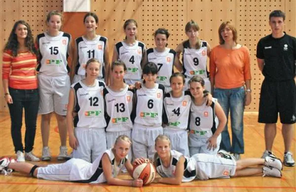 Vipavke so državne šolske prvakinje med mladimi deklicami
