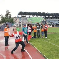 Tribune atletskega stadiona v Novi Gorici so v sobotnem deževnem dopoldnevu bolj ali manj samevale 