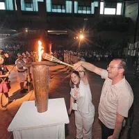 Olimpijski ogenj sta prižgala naš nekdanji smučar in olimpijec  Jure Franko in Larisa Bitiči, učenka Cirius Vipava