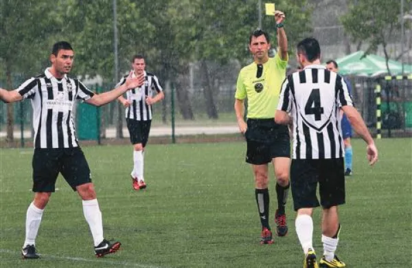 Biljenci so prejeli šest rumenih kartonov, od katerih sta dva pomenila izključitev