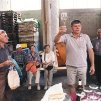 Vinogradnik Tone Kostelec je nazdravil skupaj z bralci Primorskih novic 