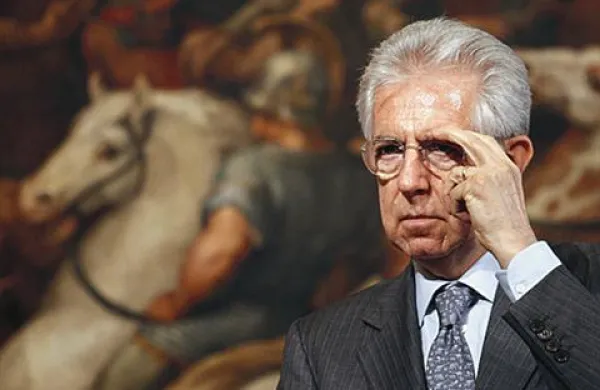 Italijanski premier Mario Monti je znova zanikal špekulacije, da bi lahko bila Italija naslednja, ki bo prisiljena zaprositi za finančno pomoč območja evra