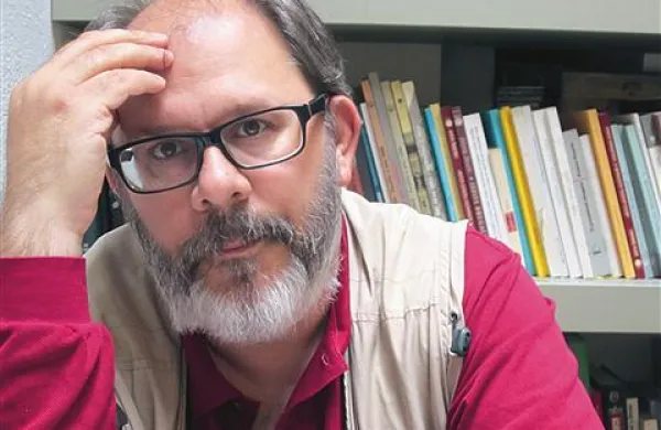 Andrej Furlan: “Magajna pa je,  tudi v fotografskem svetu, žal še vedno neznan. In zato je neke vrste novost -   odličen,  a žal še neodkrit fotograf.”
