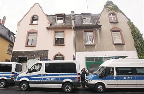 Nemška policija je danes v okviru preiskave o delovanju skrajnih salafističnih skupin preiskala približno 80 objektov po državi