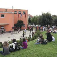 Enkrat javno, drugič   zasebno