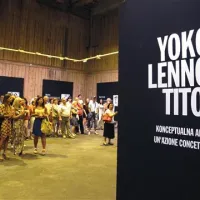 Yoko, Lennon, Tito: konceptualna akcija v Monfortu 