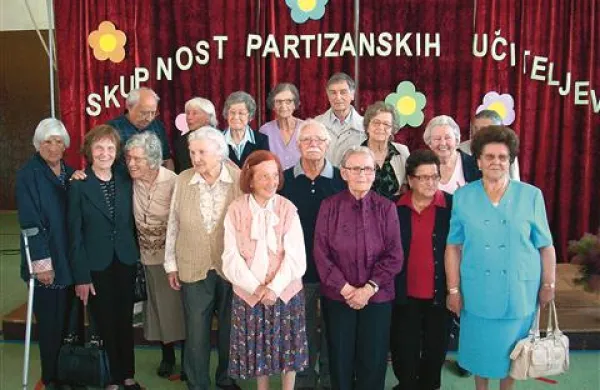 17 primorskih partizanskih učiteljev se je v soboto srečalo v košanski šoli