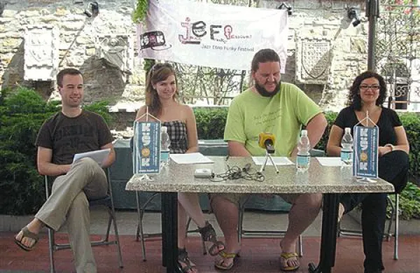 Organizatorji festivala Jeff si v bodoče želijo festival razširiti tako vsebinsko kot lokacijsko, po vzoru Lenta ali Druge godbe