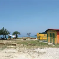 Lokal na Debelem rtiču naj bi prve obiskovalce sprejel v petek   