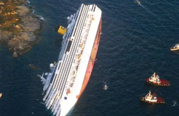 Več kot pet mesecev po nesreči križarke Costa Concordia se je le začelo odstranjevanje nasedle ladje, ki naj bi stalo približno 236 milijonov evrov