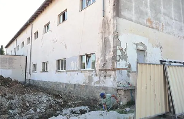 Prizidek OŠ Vojke Šmuc so zasnovali ob najstarejši, kar 64 let stari šolski stavbi 