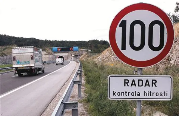 Kazni za nekatere prekoračitve hitrosti bodo po novem bolj življenjske 