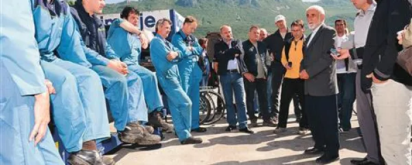Stavkajoče delavce Primorja je maja prišel bodrit tudi ajdovski župan Marjan Poljšak