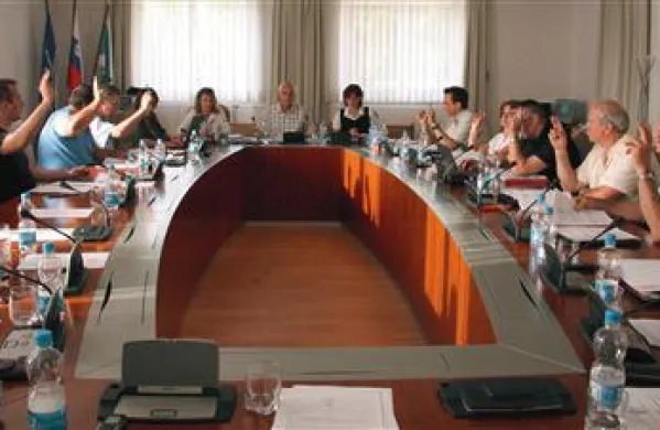 Hrpeljsko-kozinski svetniki so v sredo z veliko večino sprejeli odlok proti gradnji bioplinarne