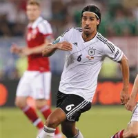 Sami Khedira (na fotografiji v ospredju) skrbi za ravnotežje v nemški zvezni vrsti