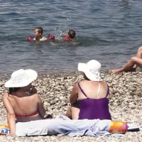 V pasji vročini, ko sonce žge, je treba v senco, če pa je ozračje nabito še z ozonom, pojdite v zaprt in ohlajen prostor