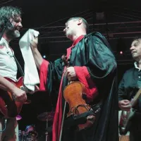 Emir Kusturica, učitelj plesa  v ognjevitem   balkanskem ritmu