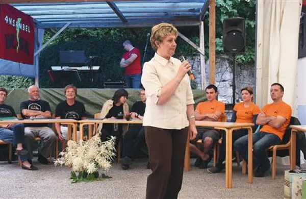 Irena Hvala  je z doživeto  pripovedjo krajevnih legend dodala dragocena kulturna zrna soli