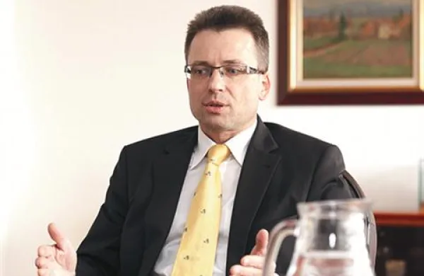Projekt izgradnje drugega tira železniške proge med Koprom in Divačo je po besedah ministra Zvonka Černača treba preprojektirati