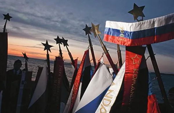 Večini Slovencev se ne zdi prav, da  vlada na letošnjo državno proslavo  ni povabila nekaterih veteranskih zastavonoš  