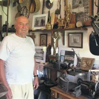 Silvan Furlan se posveča tudi zbiranju starin,  s čimer po svojih močeh ohranja dediščino 
